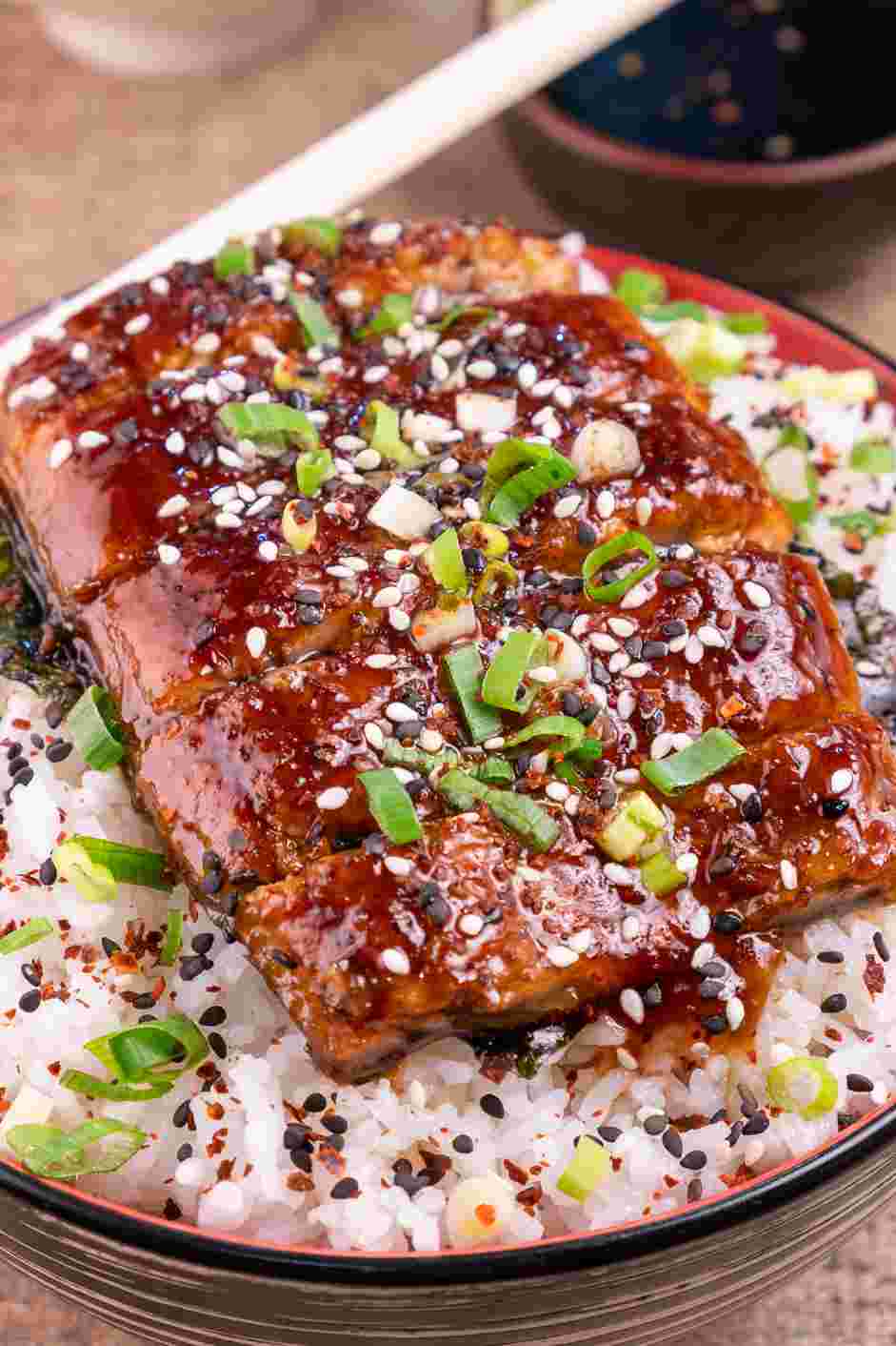 Unagi Don Recipe: Garnish the unagi with sesame seeds, nanami or shichimi togarashi, sansho pepper and scallion.