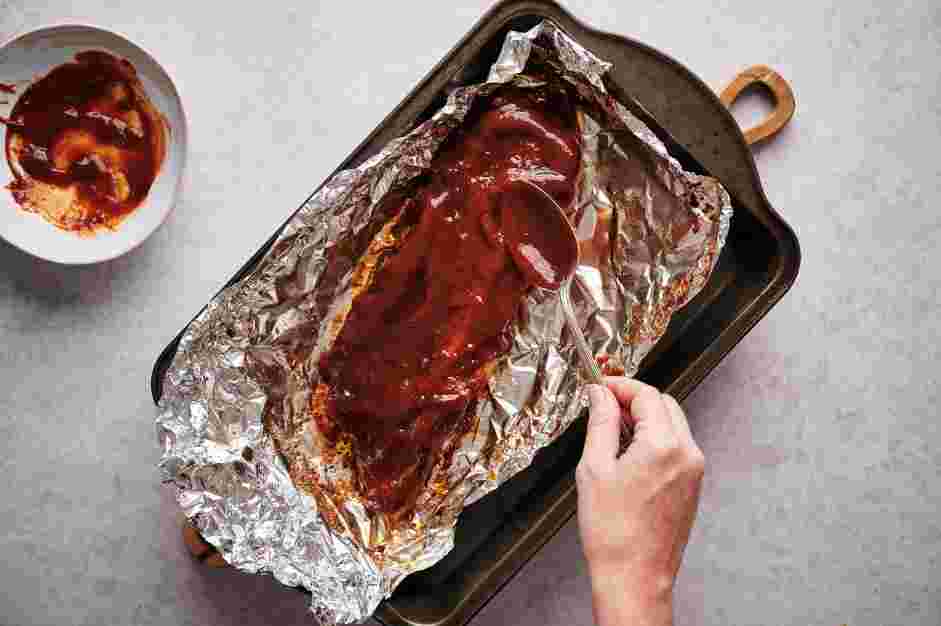 Country Style Pork Ribs Recipe: Unfold the aluminum foil around the ribs and baste with the barbecue sauce.