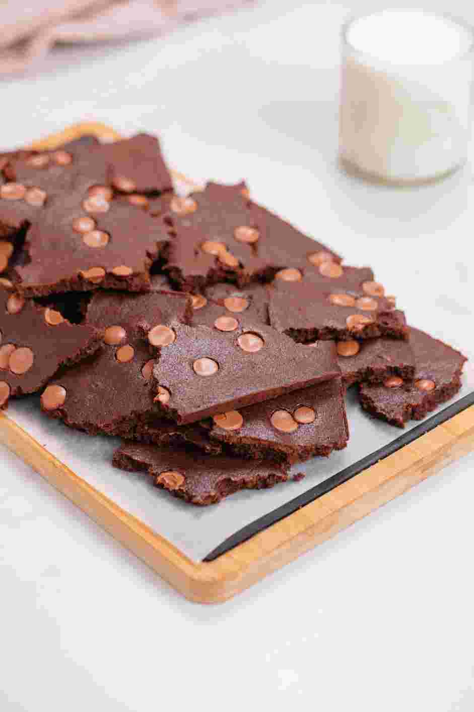 Brownie Brittle Recipe: Let the brownie brittle cool completely before breaking it into pieces.