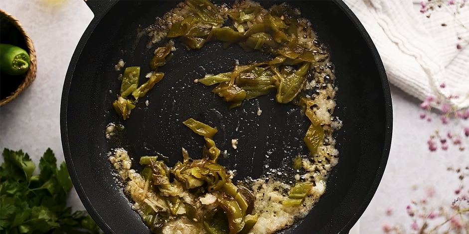 Green Spaghetti Recipe: Add the sliced peppers and lower the heat to a simmer.