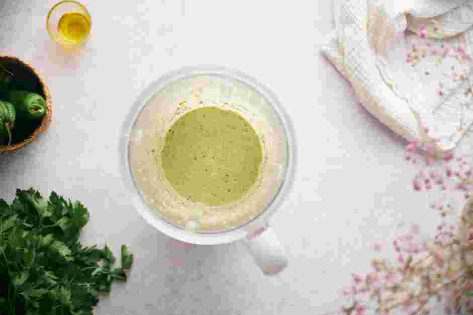 Green Spaghetti Recipe: Transfer the mixture to the jar of a blender.