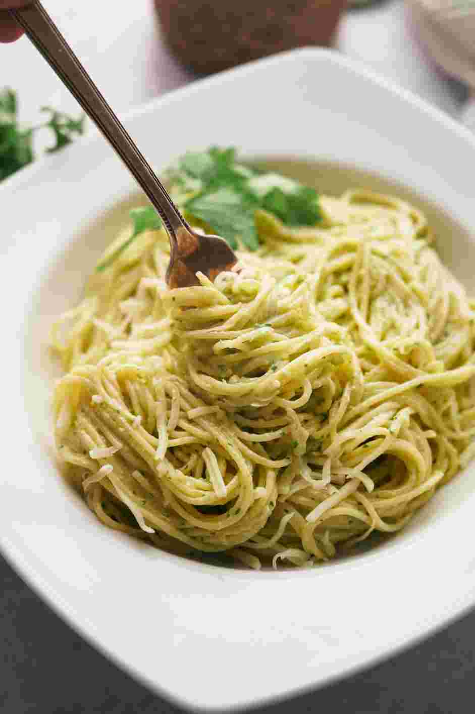 Green Spaghetti Recipe: Sprinkle with grated mozzarella or queso blanco and serve.