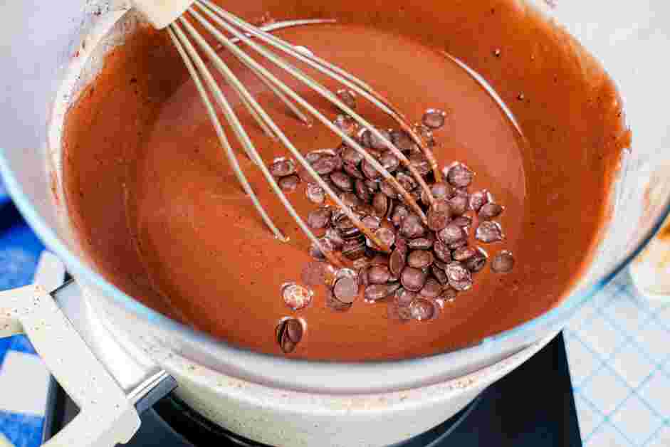 Vegan Chocolate Pudding Recipe: Place the heatproof bowl over the simmering water to create a double boiler.