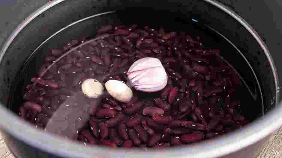 Refried Black Beans Recipe: Drain the soaked black beans from the soaking liquid.