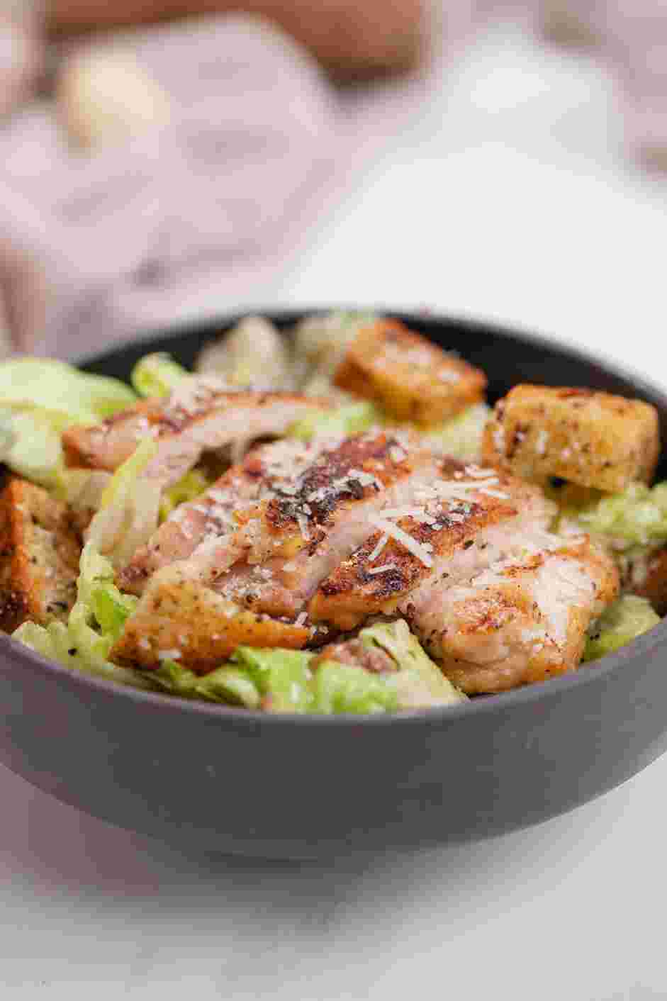 Grilled Chicken Caesar Salad Recipe: Assemble the grilled chicken Caesar salad.