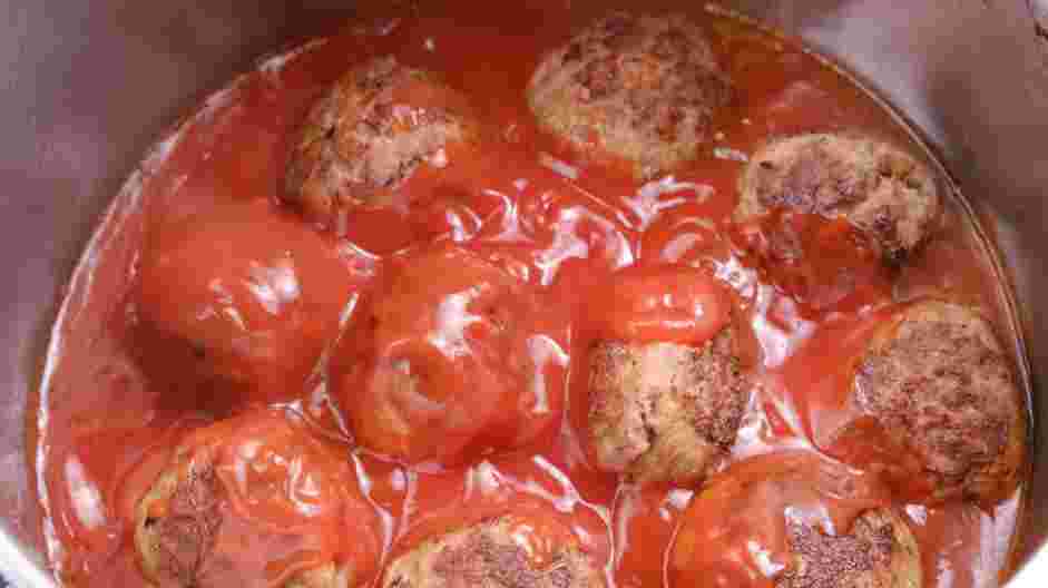 Instant Pot Meatballs Recipe: Top with the remaining marinara sauce and close the lid.