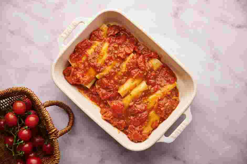 Baked Manicotti with Marinara Sauce Recipe: Pour the remaining marinara sauce over the center of the dish over the stuffed pasta shells.