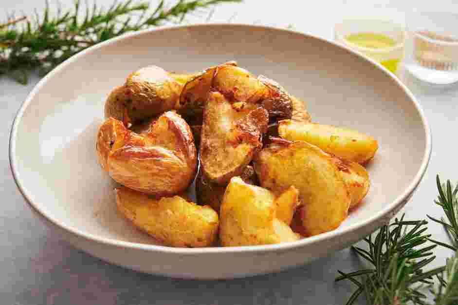 Rosemary Potatoes Recipe: Drain the deep-fried potatoes on a paper towel.