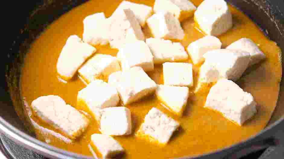 Shahi Paneer Recipe: Drain the water from the soaked paneer.