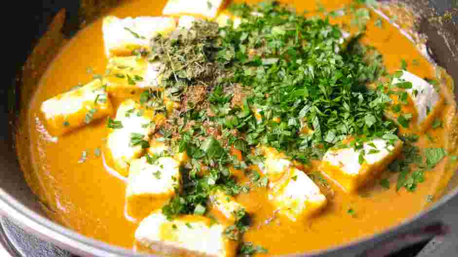 Shahi Paneer Recipe: Add the honey (or sugar), garam masala, kasuri methi, crushed mint leaves, and chopped fresh coriander leaves.