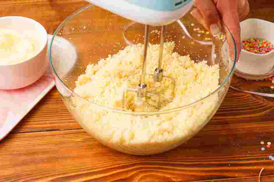 How to Make Cake Pops Step 2: Make sure your cake is completely cool.