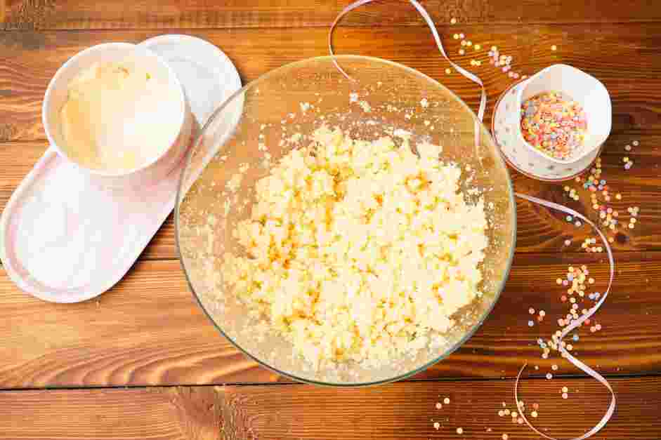 How to Make Cake Pops Step 3: Keeping speed on low, begin adding frosting two tablespoons at a time (if using a frosted cake, check the consistency after breaking down and add 1 tbsp additional frosting at a time).