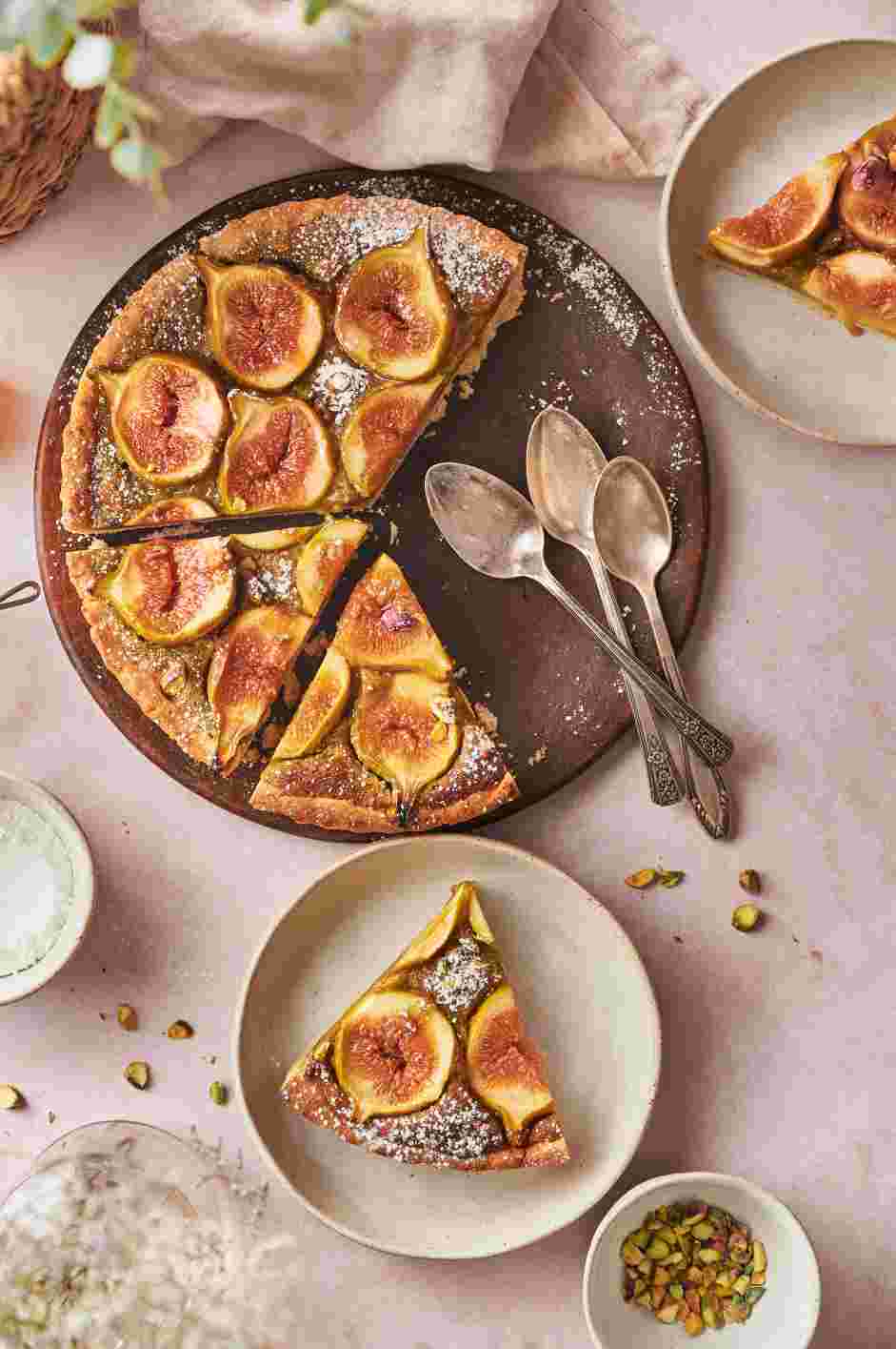 Fig Tart Recipe: Let the fig tart cool completely before dusting it with powdered sugar.