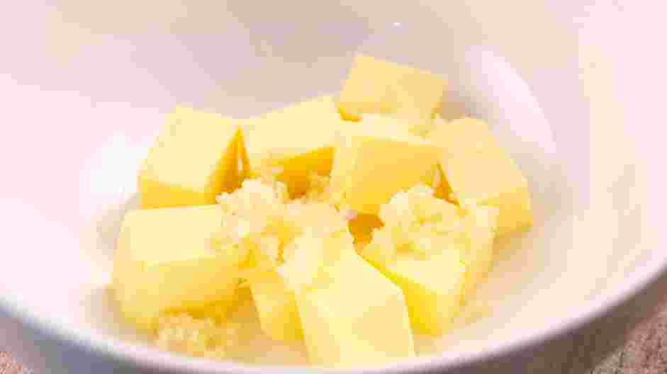 Accordion Potatoes Recipe: While the potatoes are soaking, prepare the garlic butter.