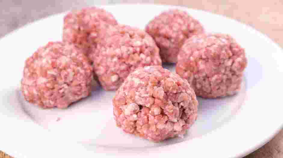 Smash Burger Tacos Recipe: Divide the ground beef into 2-3 ounce portions and lightly roll them into balls.