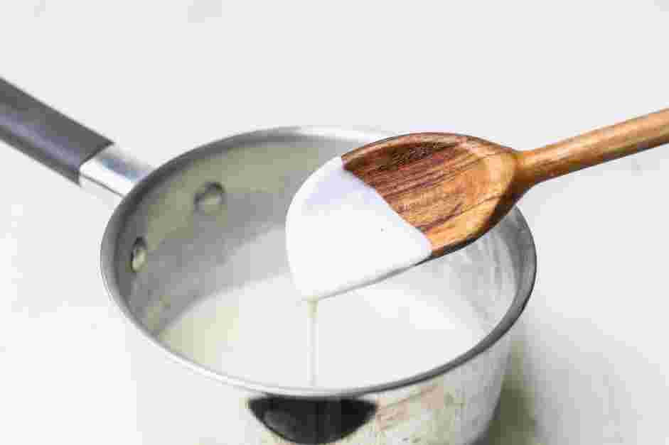 Béchamel Sauce Recipe: Bring the sauce to a simmer and reduce the medium heat to medium-low heat.