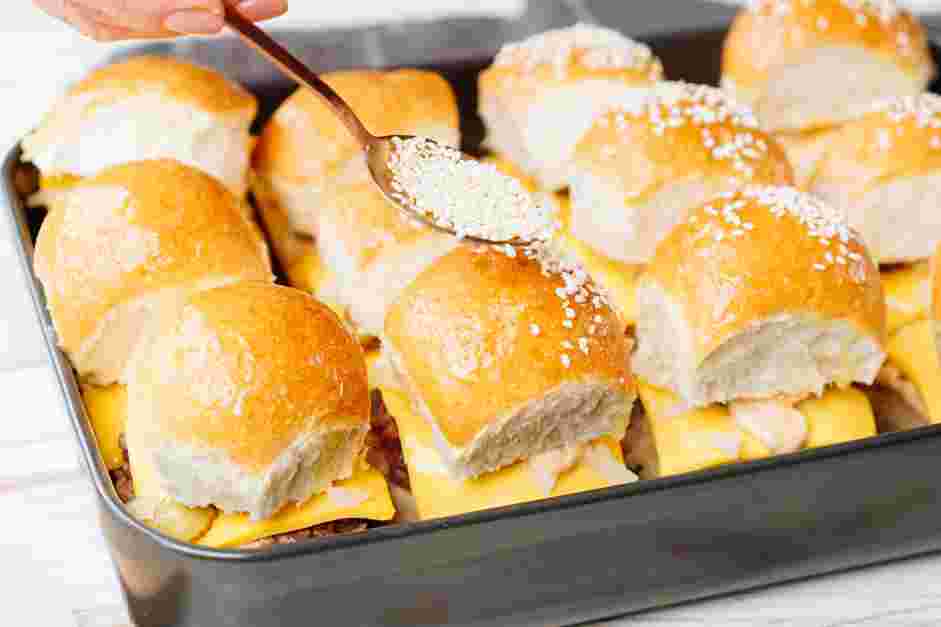 Cheeseburger Sliders Recipe: Cover with the top half of the rolls.