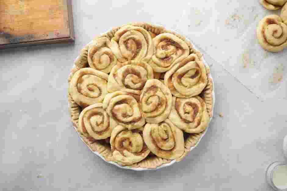 Cinnamon Roll Apple Pie Recipe: Place the flattened cinnamon rolls over the apples to form a top crust.