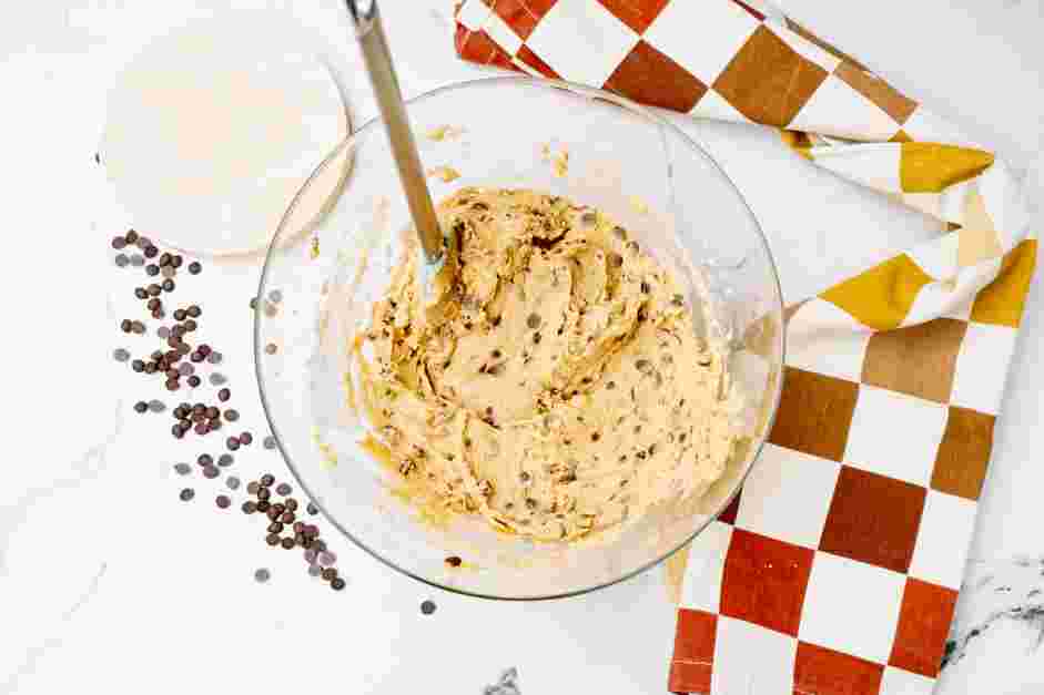 Cookie Croissant Recipe: Add the mini chocolate chips and stir until well combined.