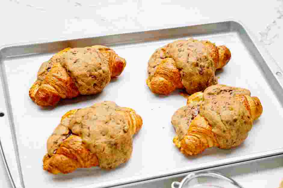 Cookie Croissant Recipe: Bake for 10-15 minutes until the crookie is golden brown on top.
