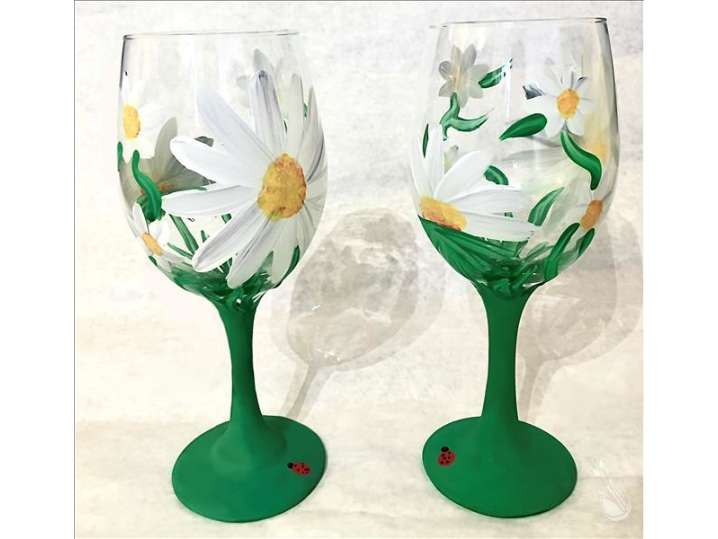 Daisy Painted Wine Glass, Floral Glassware