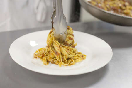 plating fettuccine bolognese