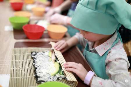 kids cooking class rolling sushi