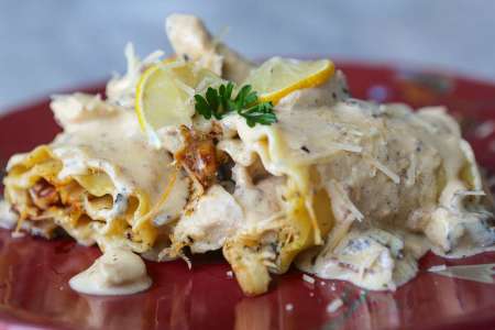 Chicken Alfredo Lasagna Roll