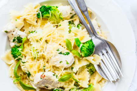 broccoli and chicken alfredo