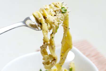 cacio e pepe twirled on a fork