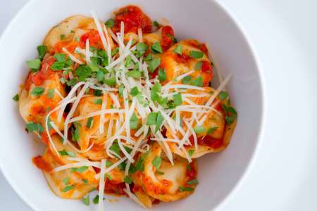 cheese ravioli with tomato sauce