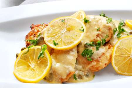 chicken piccata with capers and sliced lemons