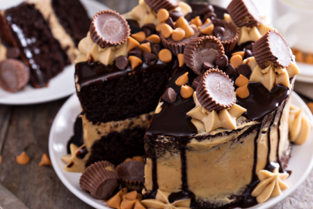 chocolate peanut butter cup cake
