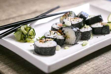 vegetable nori sushi rolls