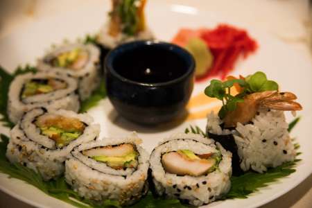 Shushi rolls with shrimp tempura