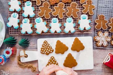 decorating holiday cookies copy