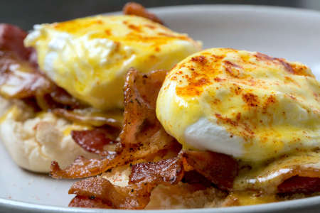 eggs benedict with bacon