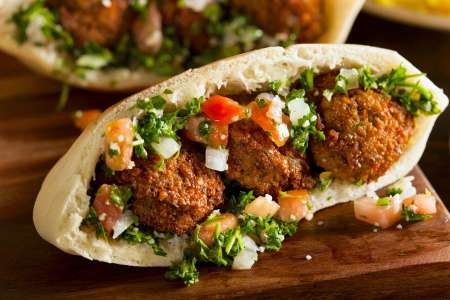 falafels with tabbouleh and pita bread