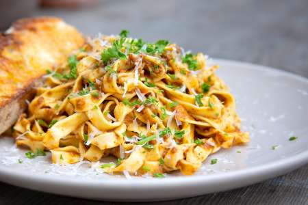 fettuccine bolognese