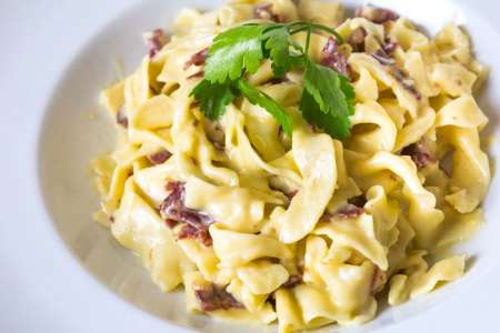 homemade fettuccine carbonara pasta