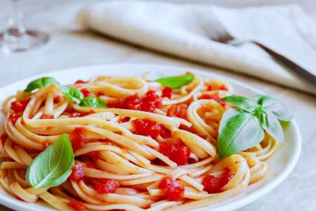 homemade linguine with tomatoes