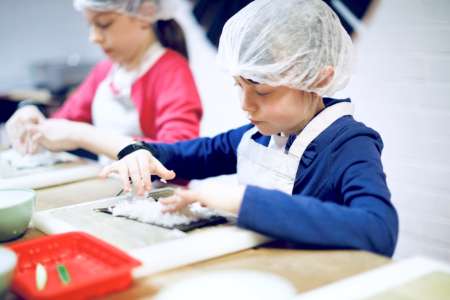 kids making sushi rolls