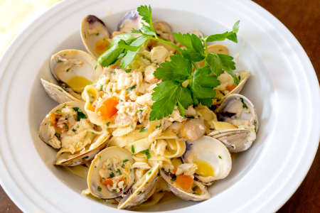 linguine vongole with clams