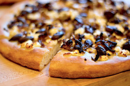 olive goat cheese pizza