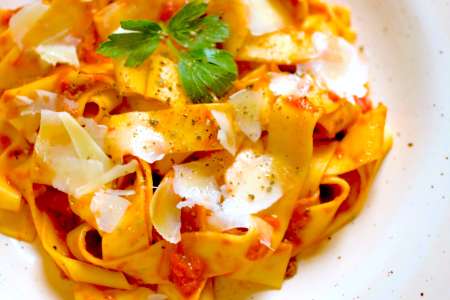 pappardelle pasta with tomato marinara