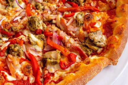 pizza with peppers and artichoke