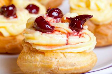 zeppole with fruit