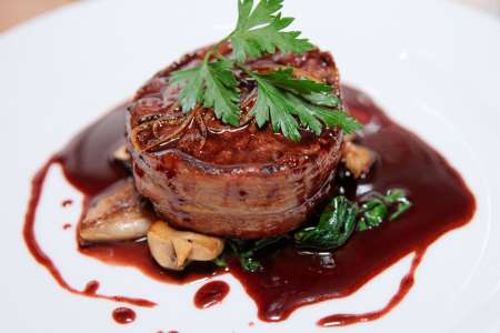 steak and red wine mushroom sauce