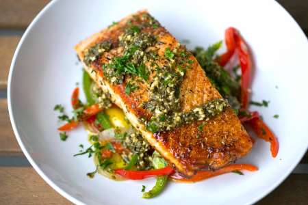 pan seared salmon with pesto