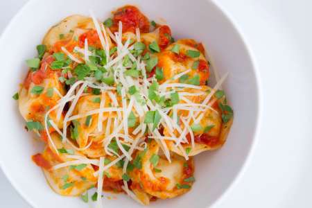 ravioli with tomato and basil sauce